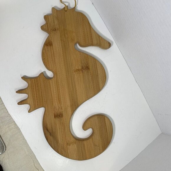 Seahorse-Shaped Bamboo Cutting Board Or Decorative Wall Piece With Hanging Loop - Picture 5 of 8